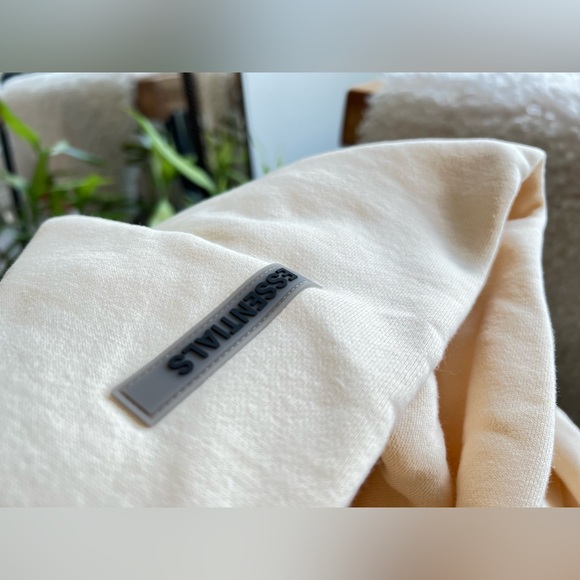 ☁️Authentic Fear of God Essentials Cream Hoodie - Picture 8 of 17